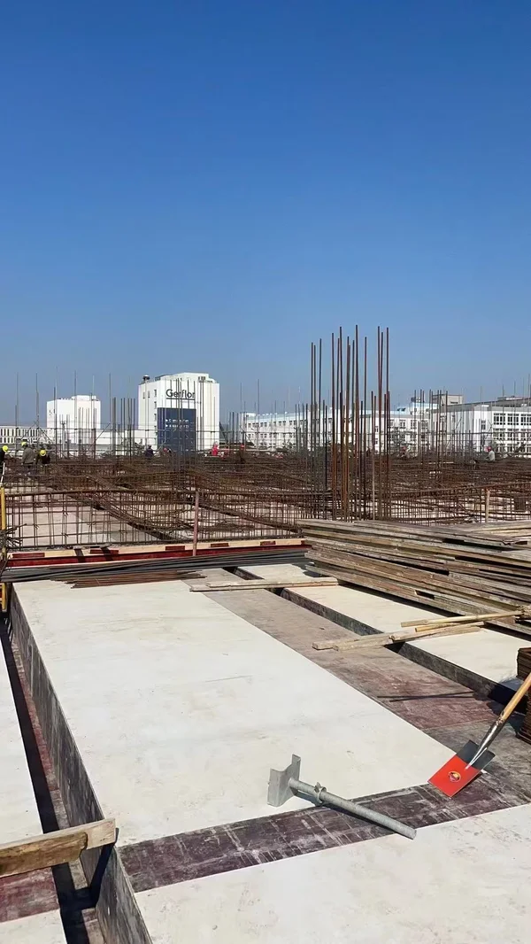 PP corrugated plastic sheets used as formwork for wall construction
