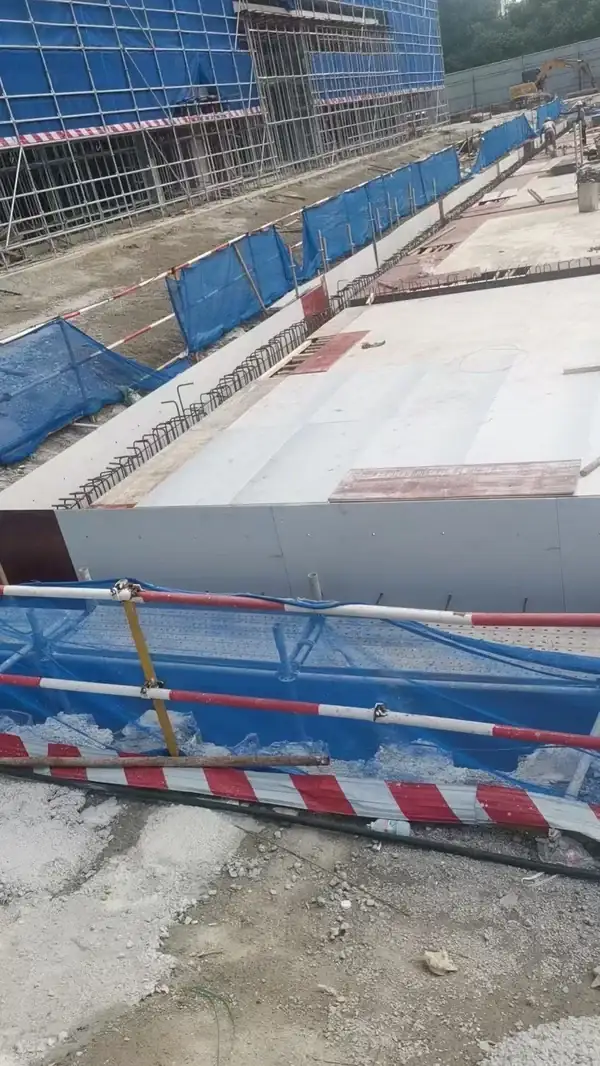Reusable plastic formwork panels for concrete columns and beams