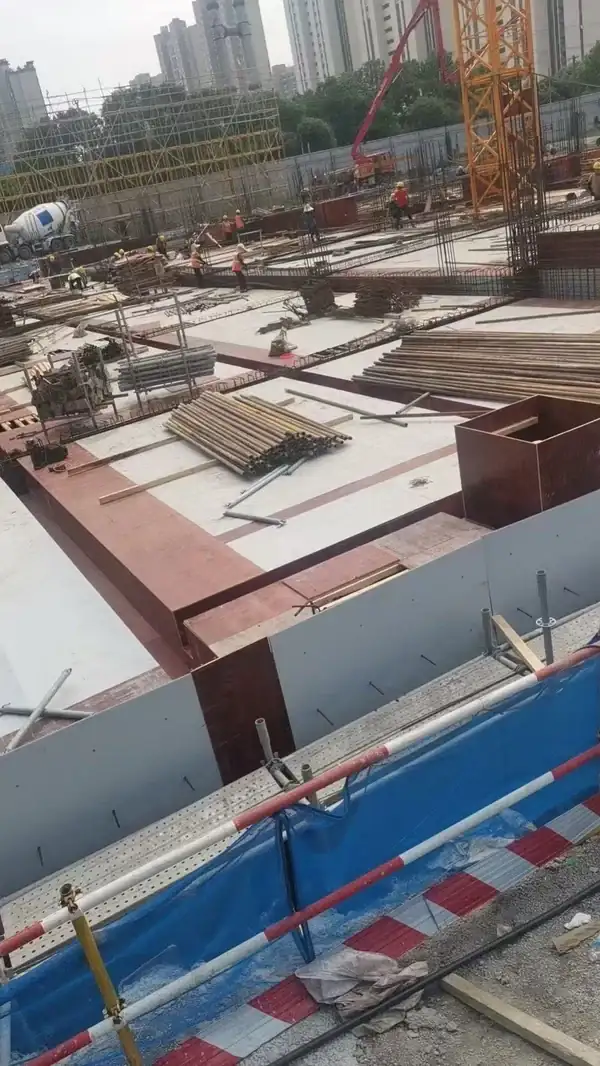 Custom size hollow plastic board manufacturer — on-site installation