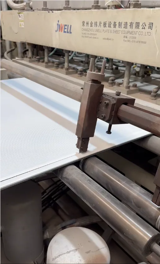 Production detail — Precision quality control at hollow plastic board factory
