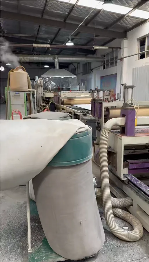 生产线实拍 — PP sheet extrusion line in operation