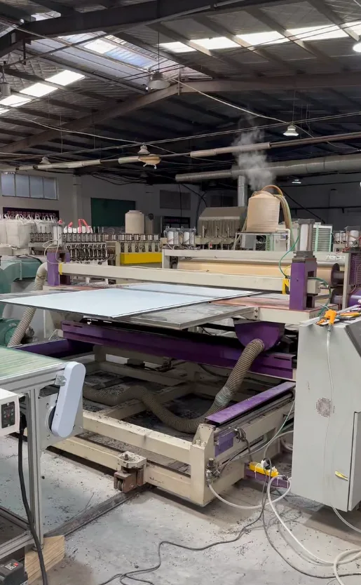 原料库实拍 — Raw material storage at hollow plastic board factory