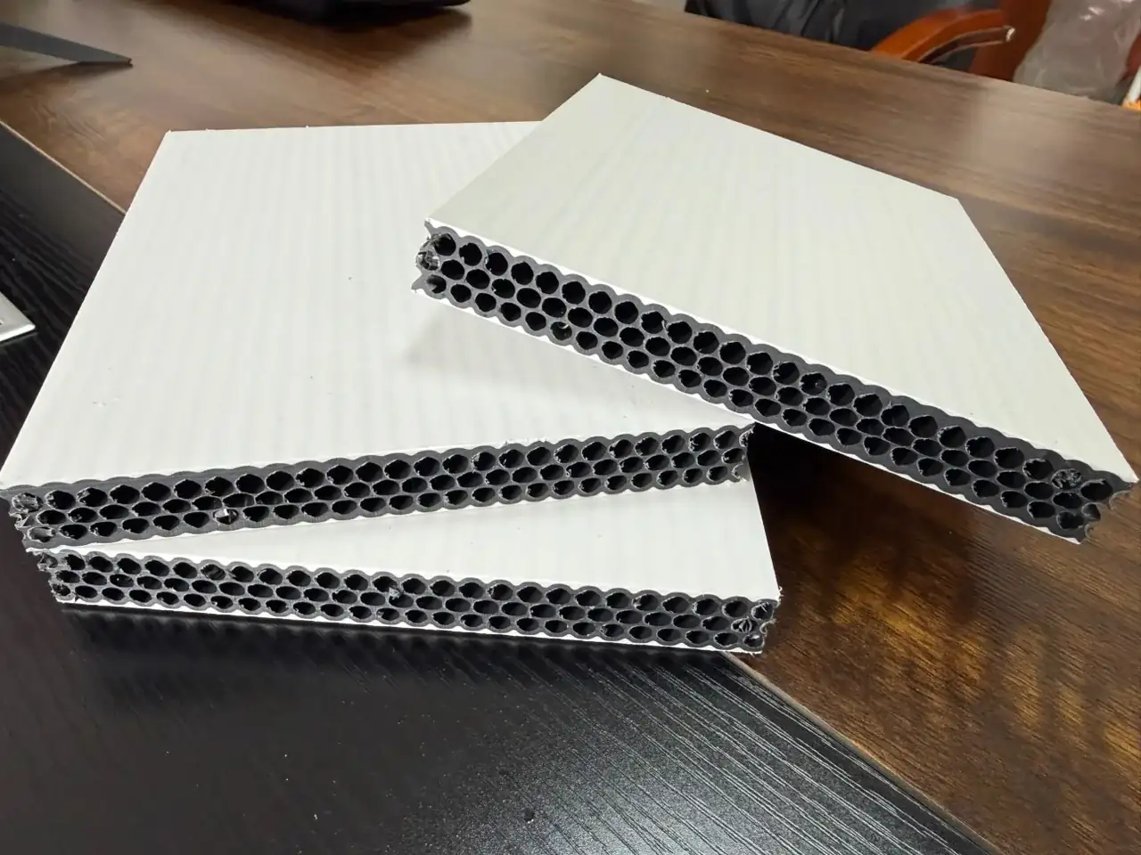 White round-hollow plastic board — PP corrugated sheets for concrete formwork